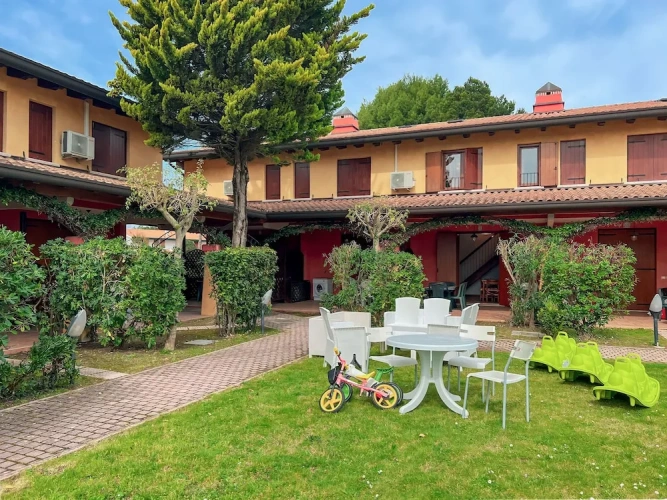 2 Bedrooms Apartment with garden view
