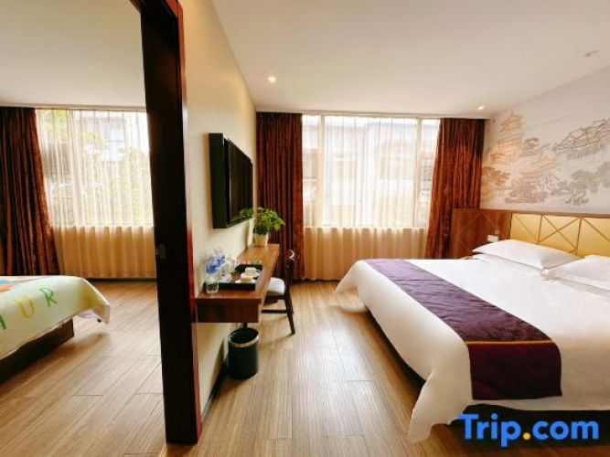 Quadruple Family Suite