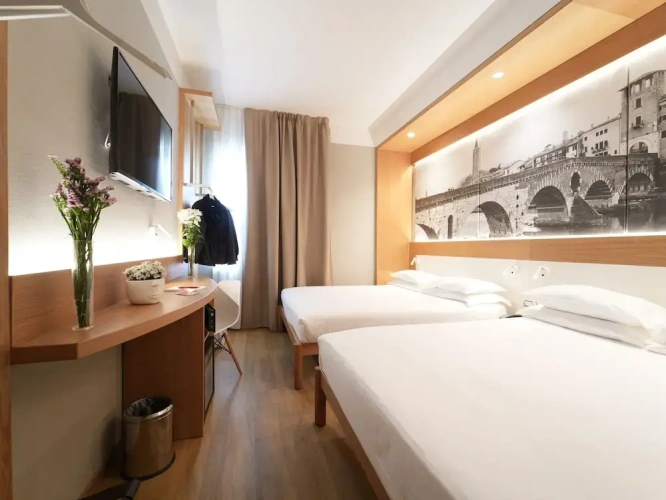 Deluxe Sextuple room