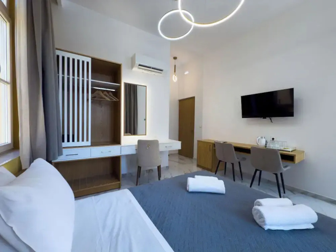 Deluxe Center Suites