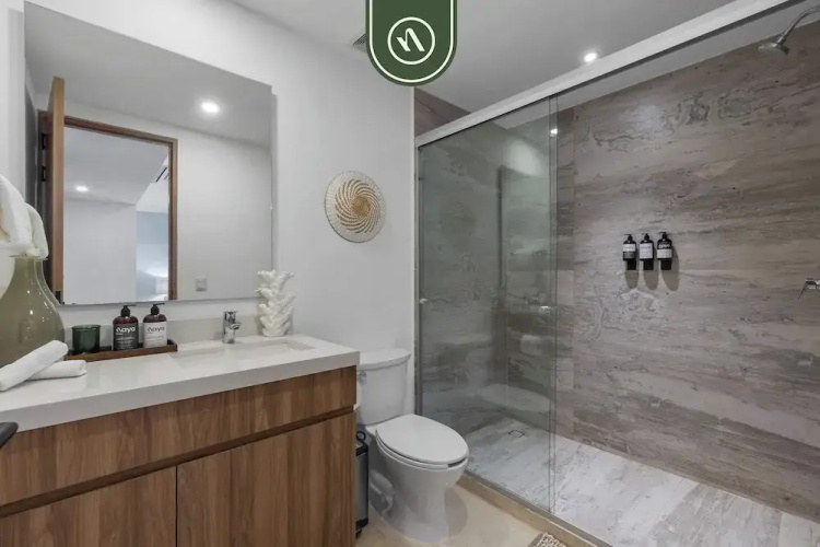 Beatiful Oceanview 1 BR Condo - Pool - Beach