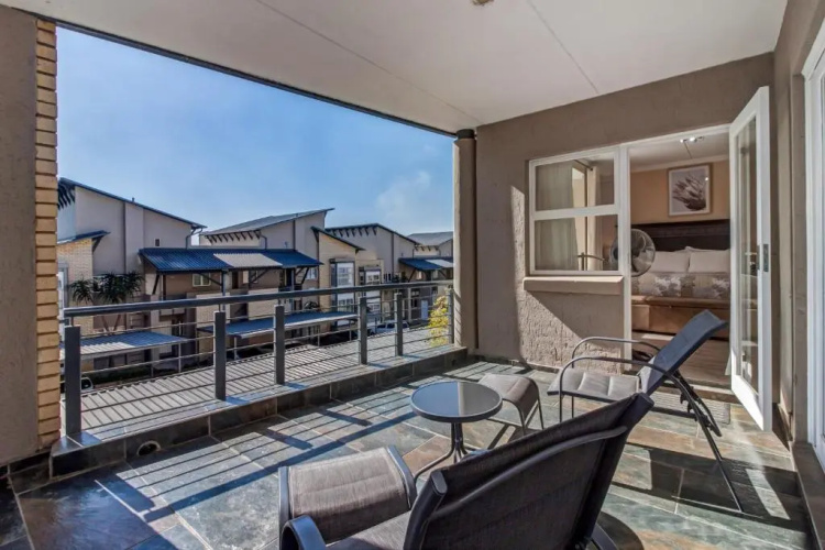 Upmarket Sandton apartment