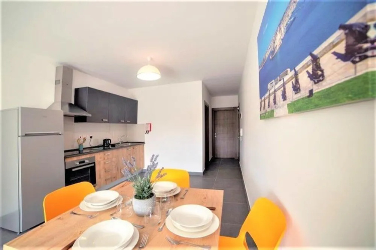 Isky Apartments
