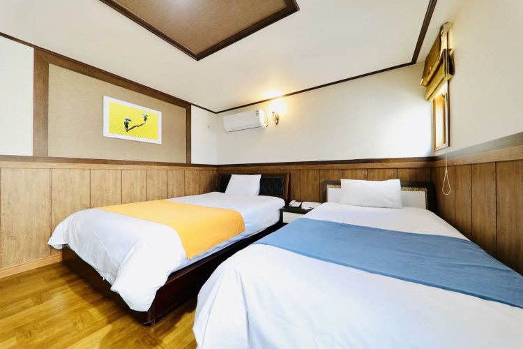 Hotel B