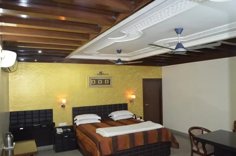 Hotel RK Palace