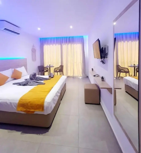 Sun Plaza Suites - Adults Only