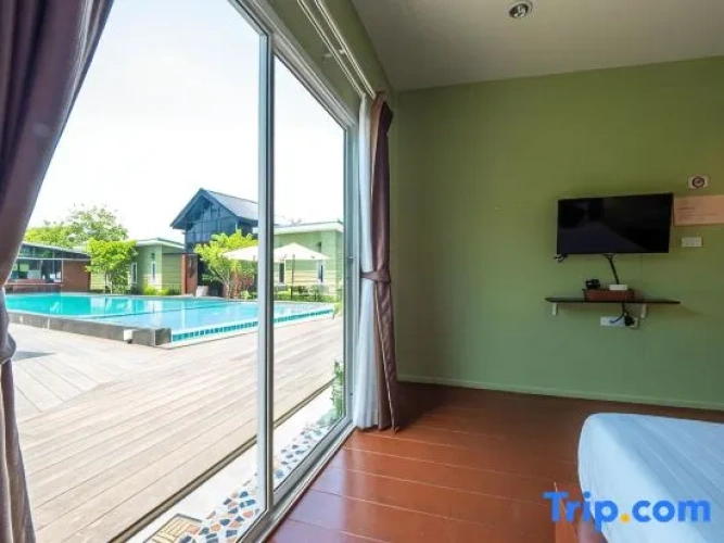 Deluxe Double room with pool view