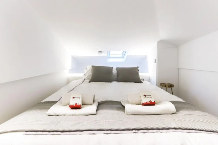 Charming Santos by Homing