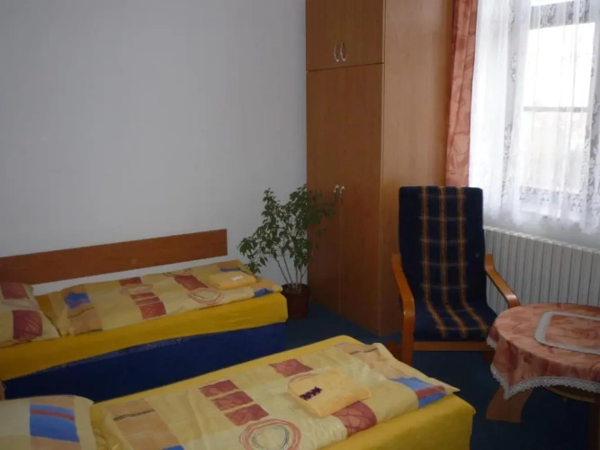 3 Bedrooms Apartment