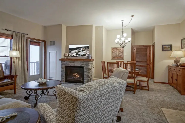Soaring Eagle #402: 2 Bedrooms, 2 Full Baths: Slope Side, Hot Tubs. Underground Parking