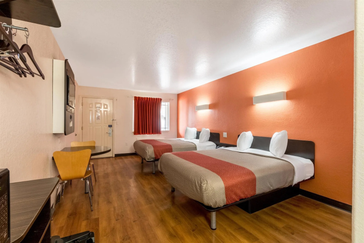 Motel 6 Seguin, TX