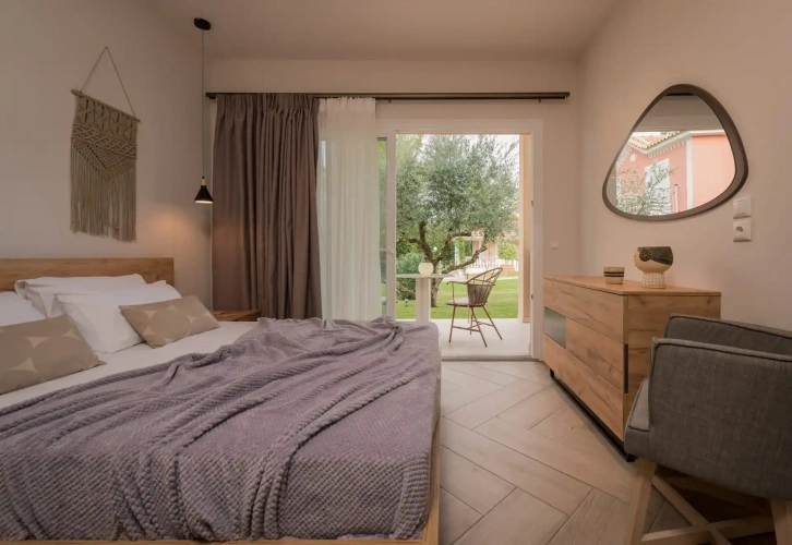 Standard Triple room