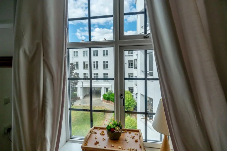 Plush Studio Flat in White City