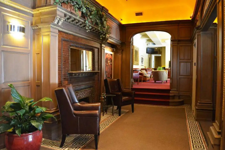 Alexander Inn