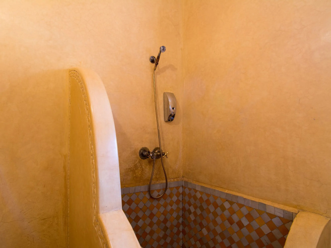 Riad Losra