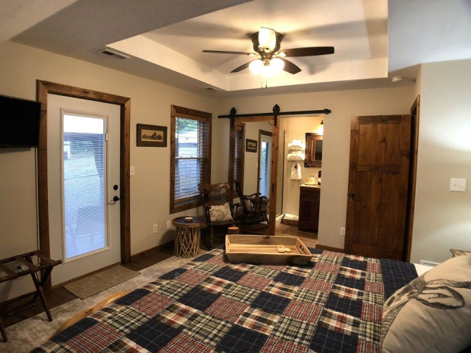 Walnut Waters Bed & Breakfast