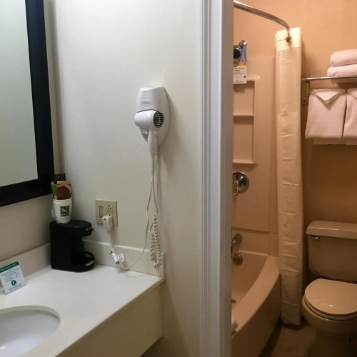 Quality Inn & Suites Middletown - Newport photo 10