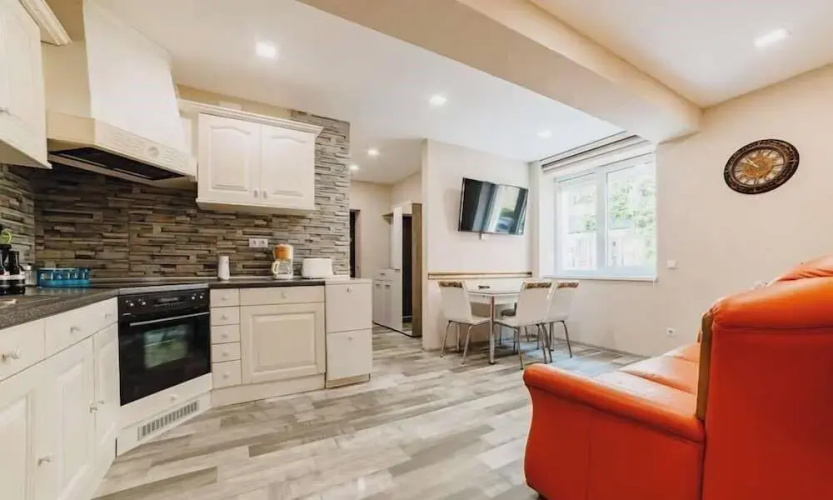 Noua Oasis BNB with parking