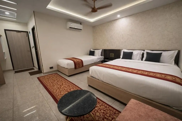 Standard Triple room