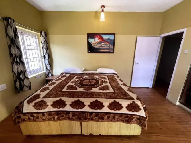 Rustic 3-BR Villa w/ Front & Back Yards in the mountains