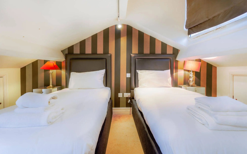 Tophams Hotel