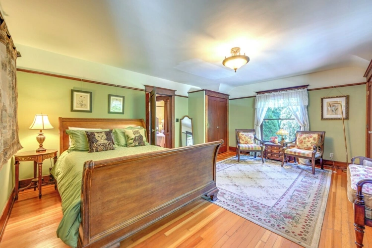 5 Bedrooms Cottage
