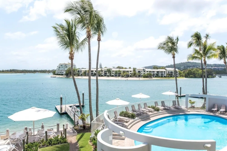 2 Bedrooms Deluxe Apartment with balcony and with water view