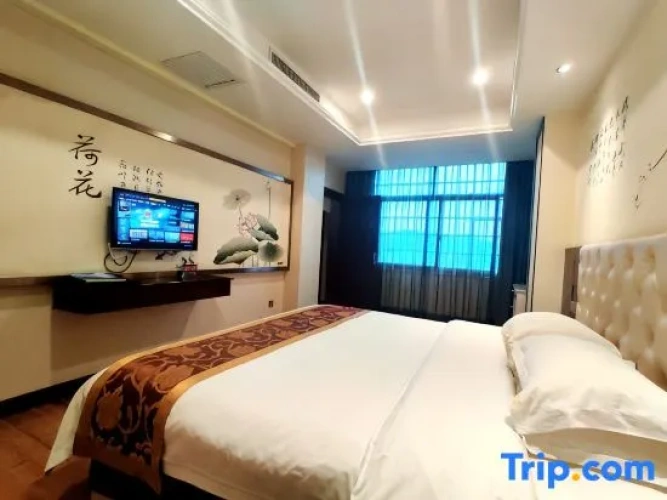 Deluxe Triple Suite
