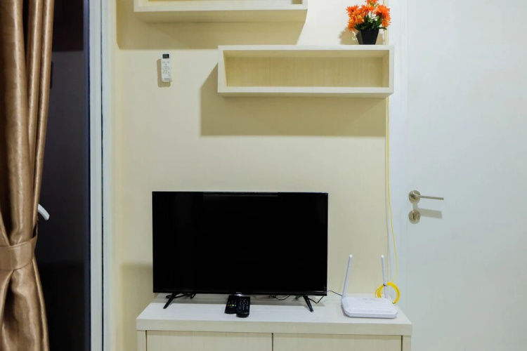 Modern and Comfy 2BR Green Pramuka Apartment
