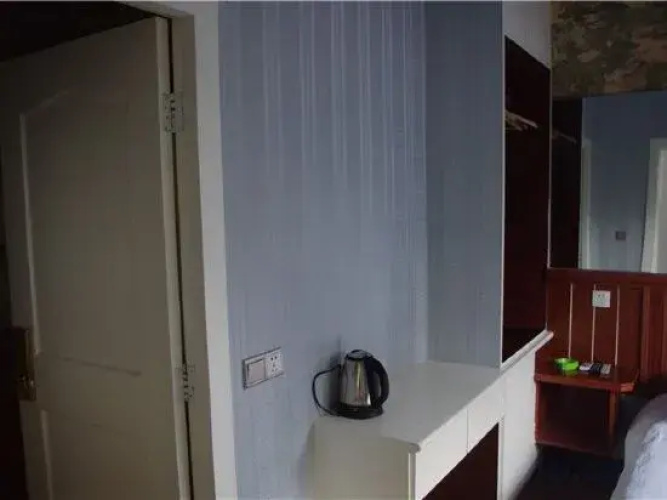 Taizhou Xianren Residence Hotel