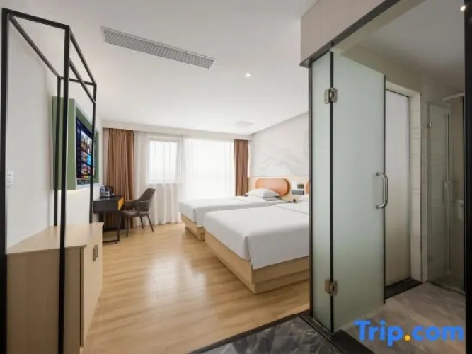 Standard Twin room with view