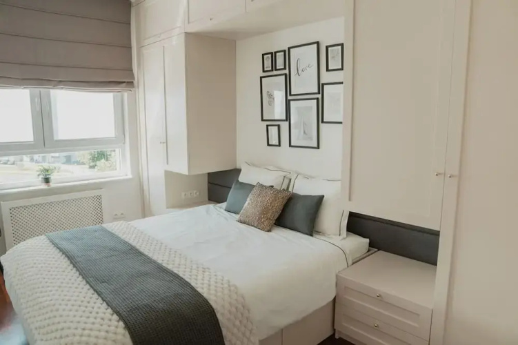 Chic Metro-side Apartment