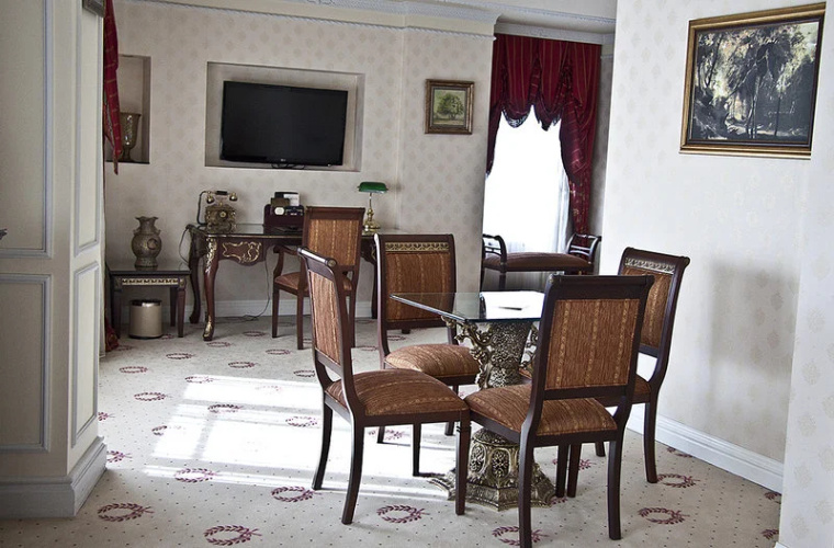 Stone Bridge Hotel
