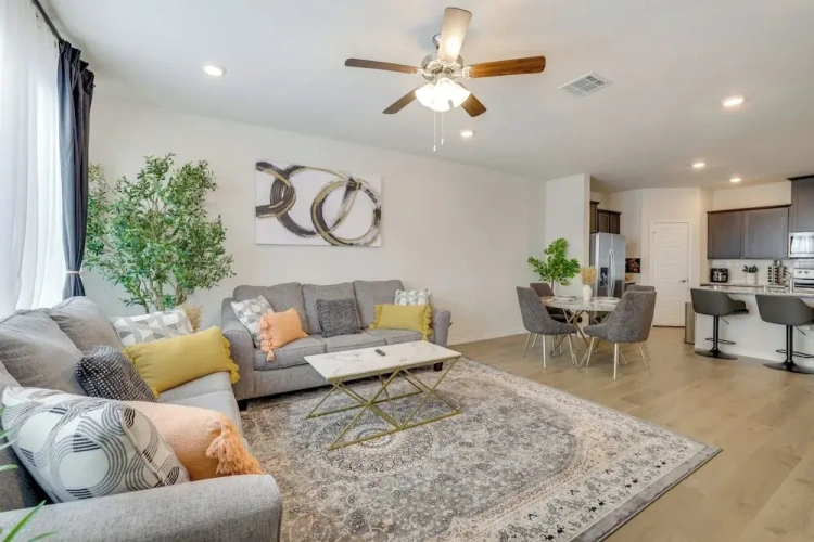 3 Bedrooms Apartment