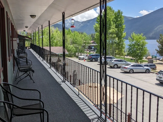 1 Bedroom Suite with lake view