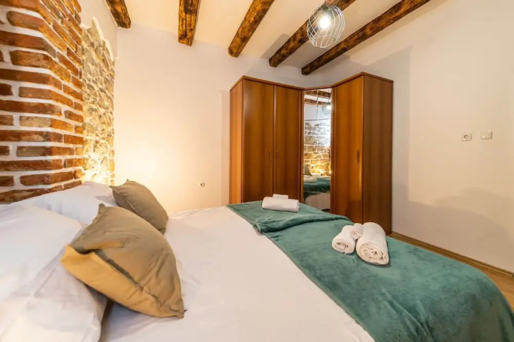 Galic - Stylish Getaway - H