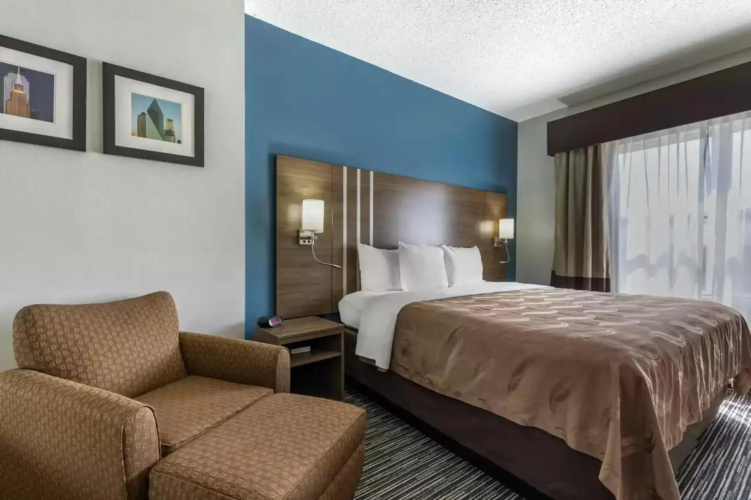 Quality Inn & Suites I-35 E / Walnut Hill
