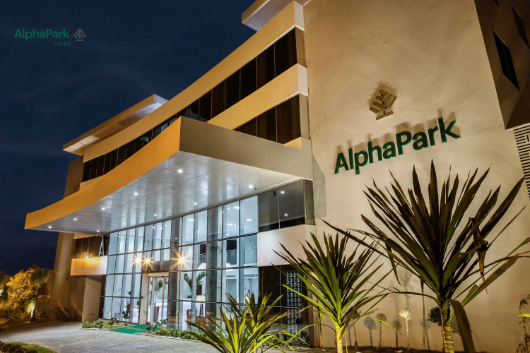 Alphapark Hotel - 戈亞尼亞