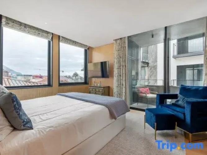 Rooftop Jacuzzi Penthouse at Savoy Insular