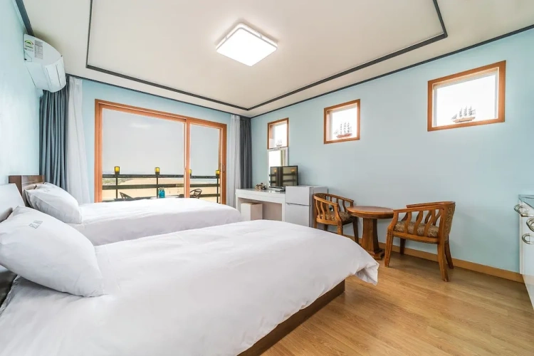 Standard Quadruple room with balcony and with ocean view