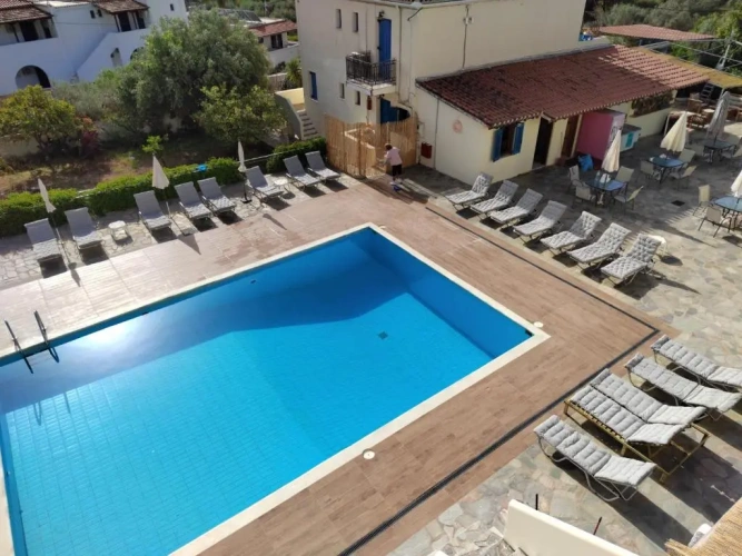 Standard Triple room