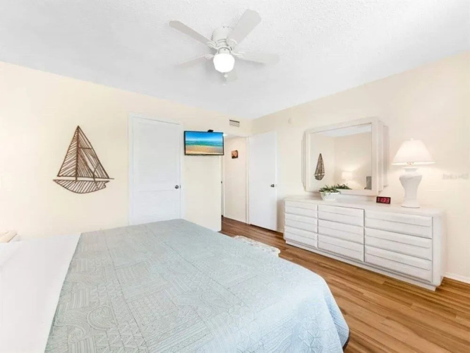 7th Heaven 1 Bedroom Condo by RedAwning