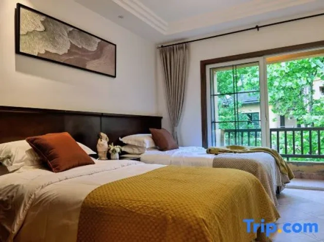 1 Bedroom Attic Suite