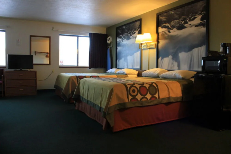 Super 8 Motel - Antigo