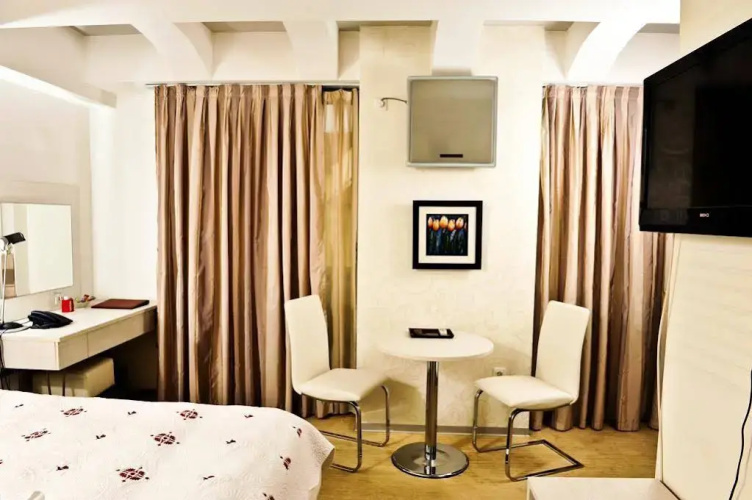 Mola Hotel