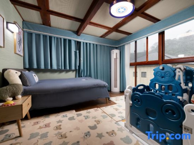 2 Bedrooms Standard Family room