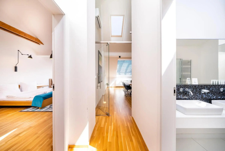 5BR+3.5BT Wilson Central apt.