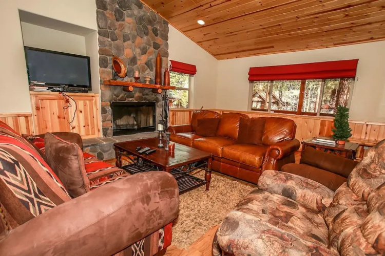 1641 - Timber Wolf Den by RedAwning