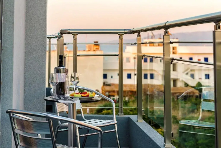 Pollis Hotel