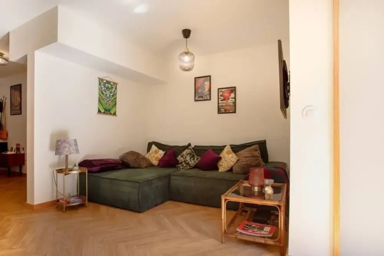 Alegr0 · 60s Chic Central Apartment w/ Garden